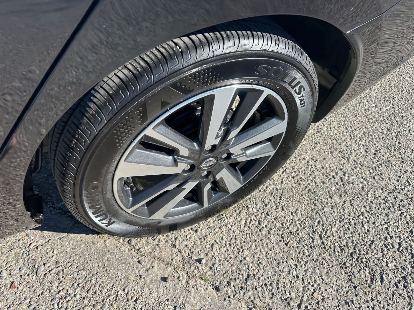 Used 2025 Nissan Versa SV image 30