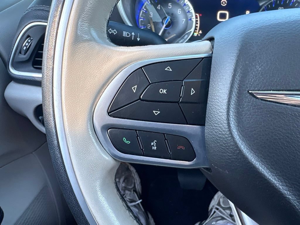 Used 2020 Chrysler Pacifica Limited FWD image 21