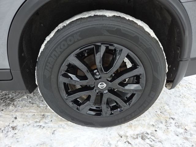 Used 2017 Nissan Rogue SV image 61