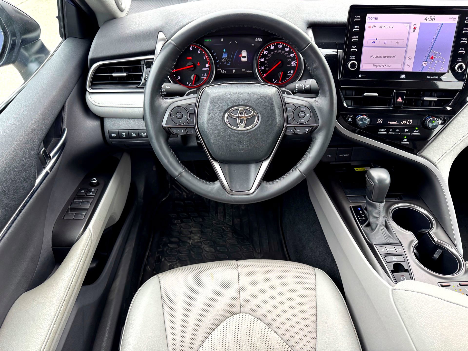 Used 2024 Toyota Camry XSE w/ Navigation Package image 21