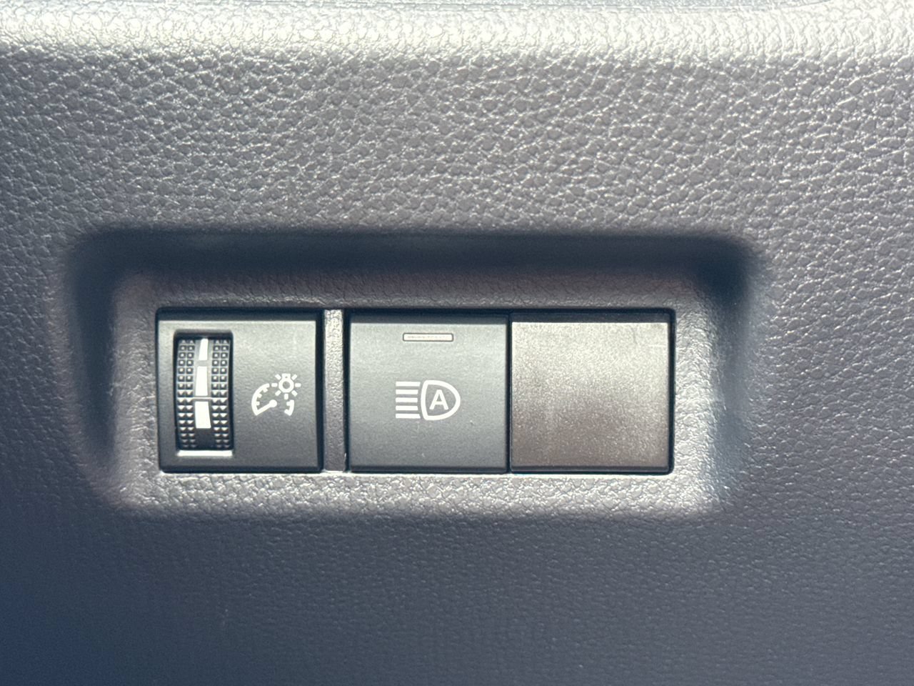 Used 2025 Toyota RAV4 LE AWD/4WD image 30