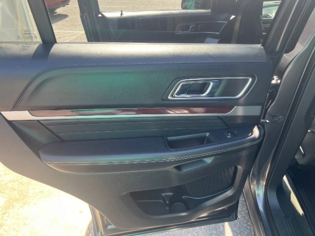 Used 2018 Ford Explorer Platinum image 44