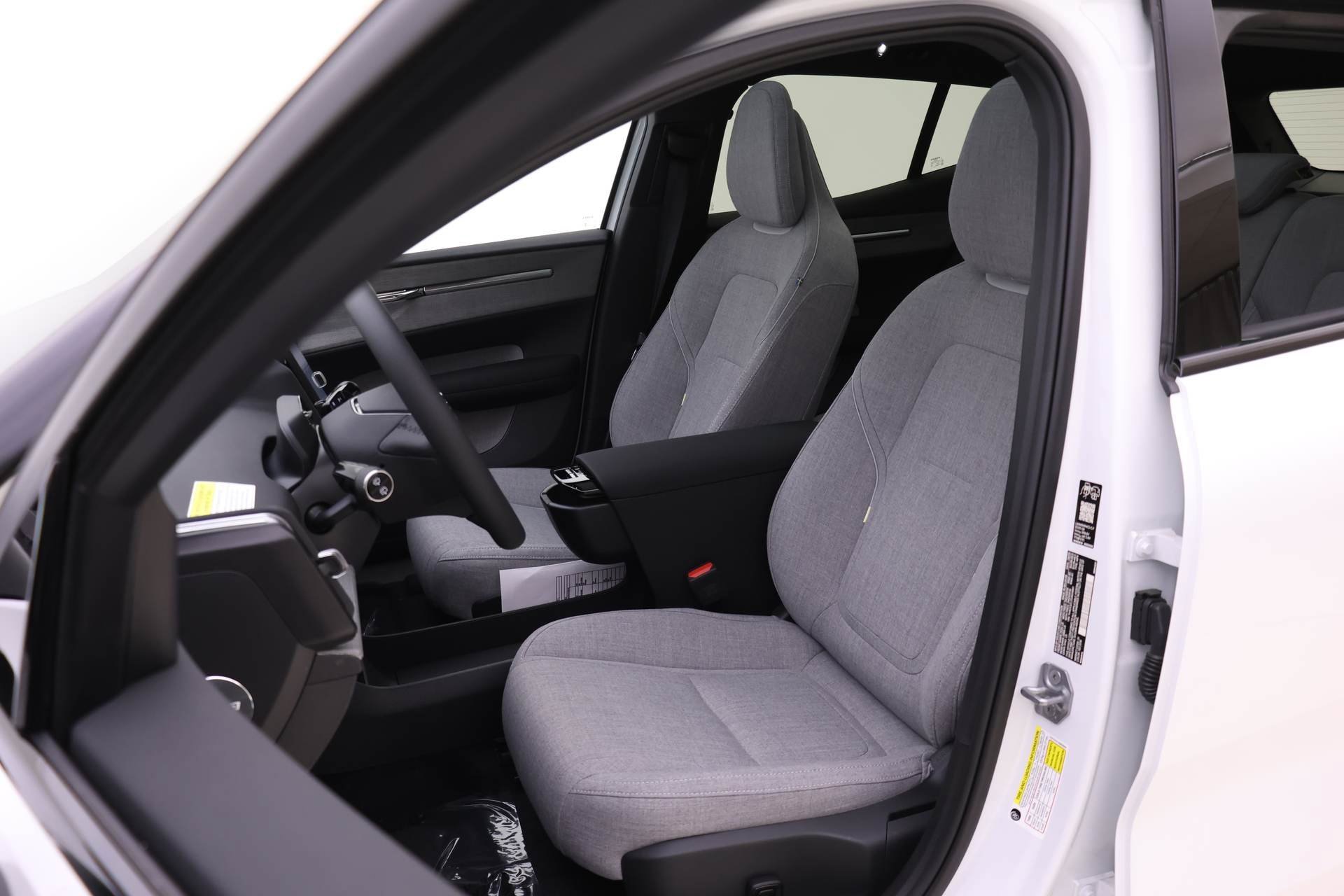 New 2025 Volvo EX30 Ultra w/ Climate Package image 7