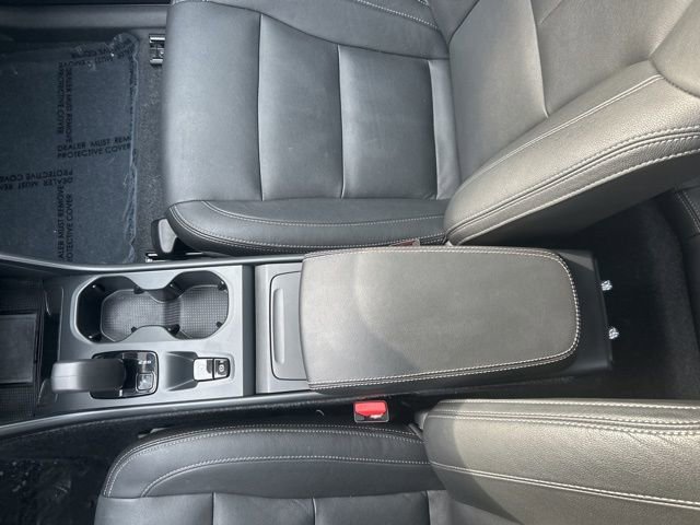 Certified 2025 Volvo XC40 B5 Core image 24