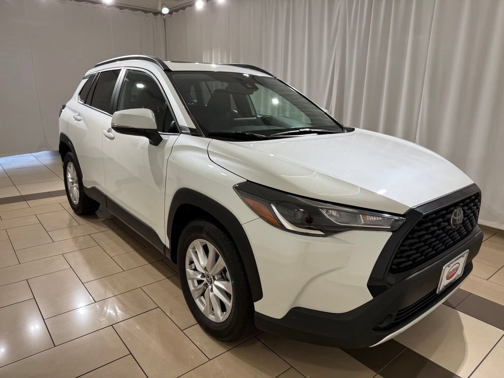Certified 2022 Toyota Corolla Cross LE w/ Moonroof Package AWD/4WD image 7