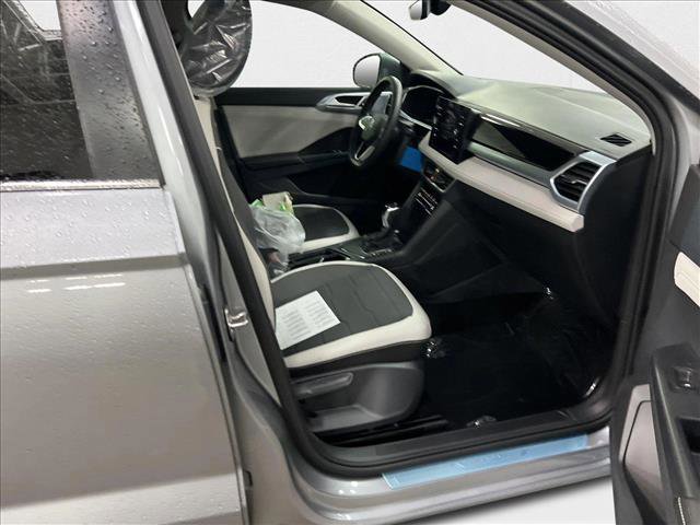 New 2025 Volkswagen Taos SE image 17