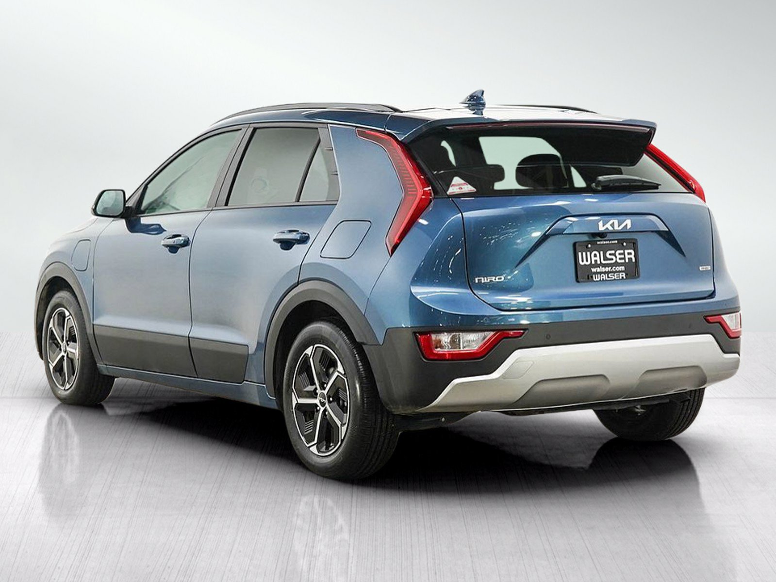 Used 2024 Kia Niro EX w/ EX Cold Weather Package FWD image 3