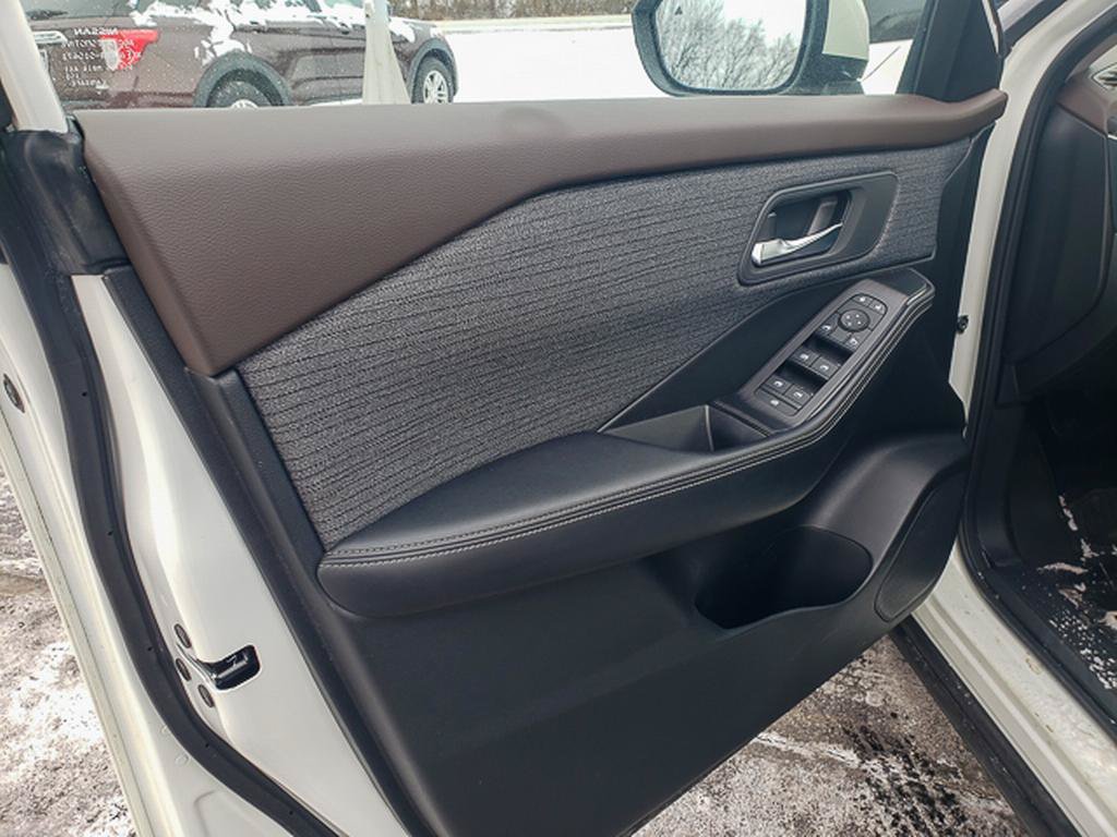 Used 2023 Nissan Rogue SV AWD/4WD image 9