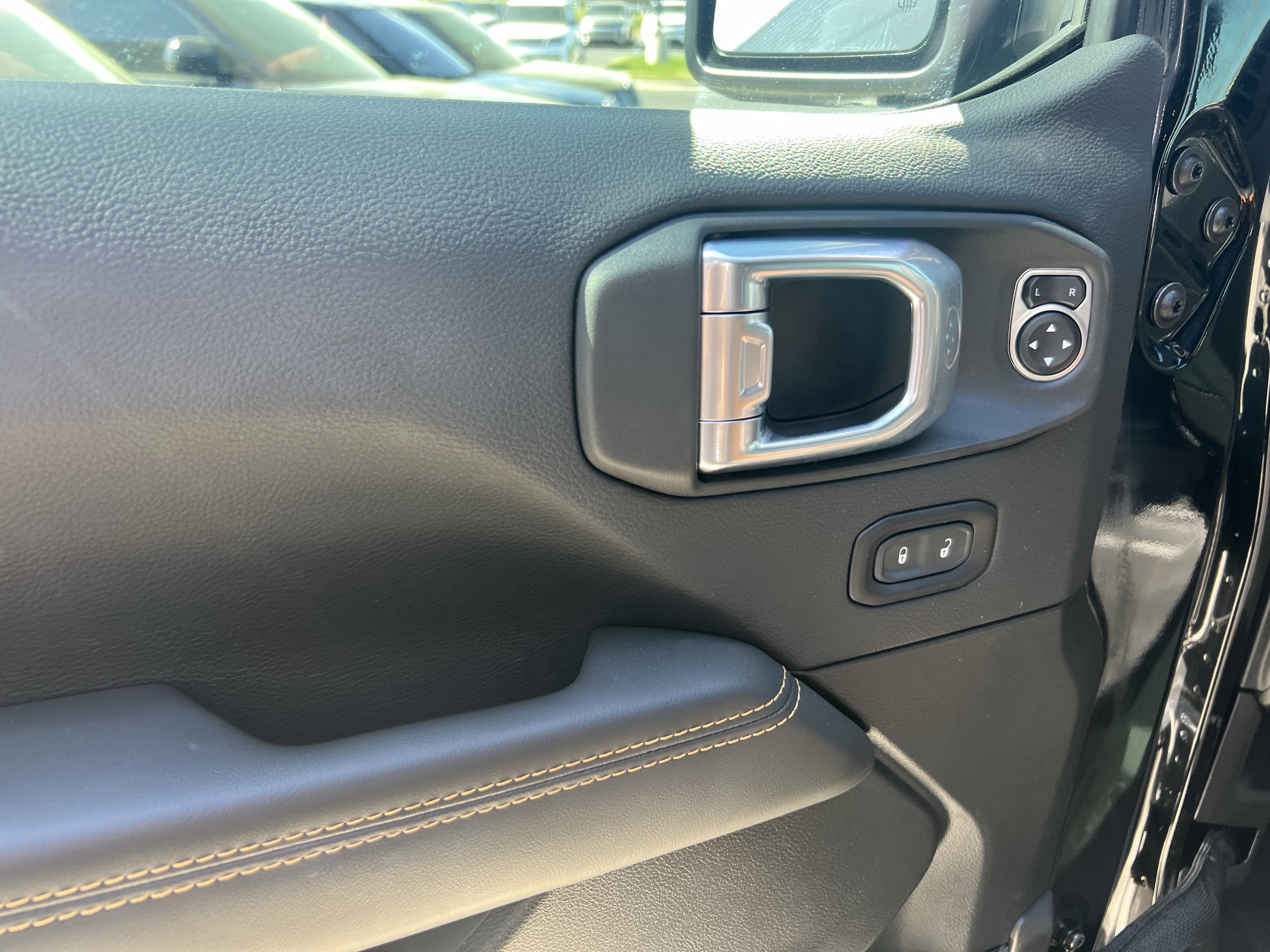 Used 2024 Jeep Wrangler Sahara image 14