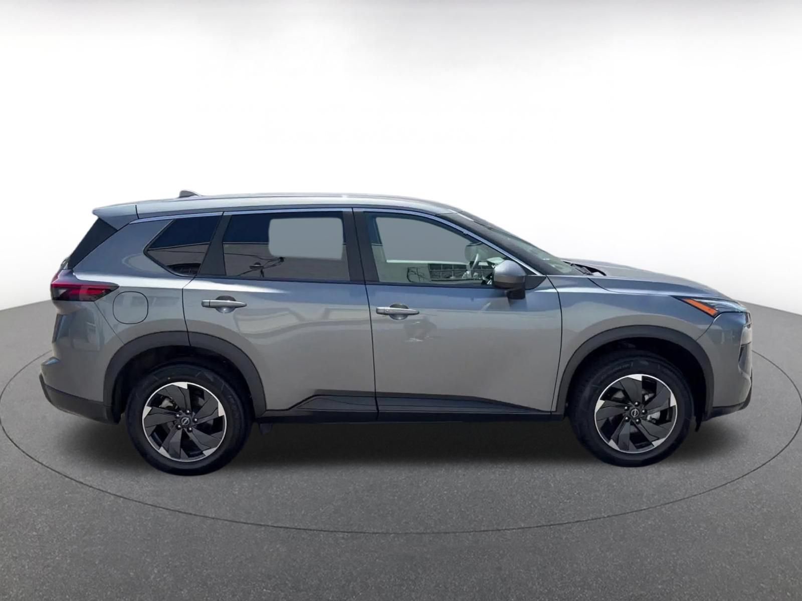 Used 2025 Nissan Rogue SV FWD image 16