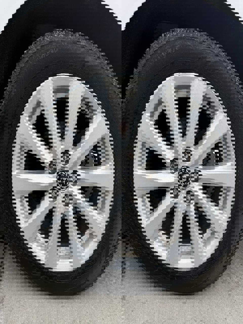 Used 2020 Toyota Camry LE image 9