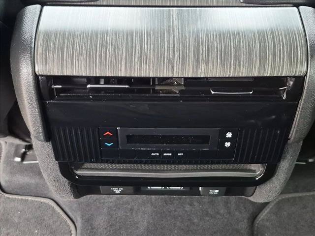 Used 2023 Jeep Wagoneer L Series II AWD/4WD image 17