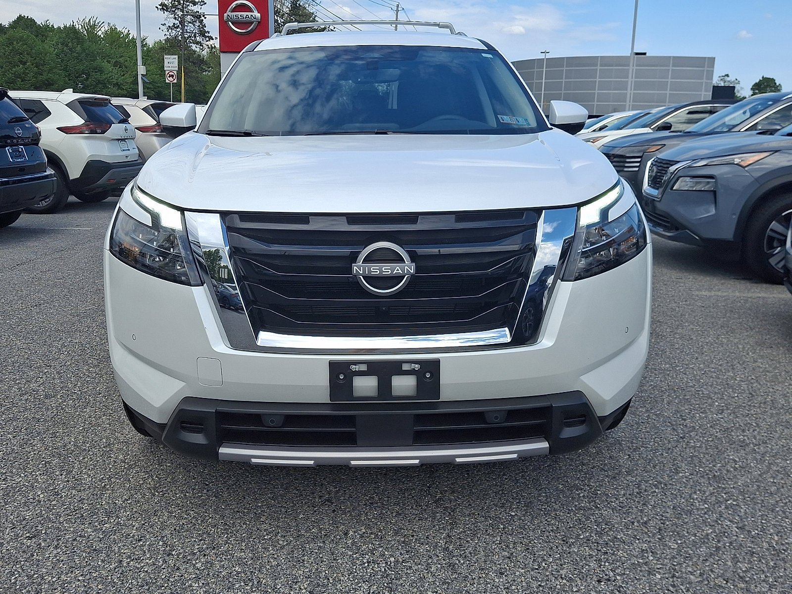 Certified 2025 Nissan Pathfinder SL AWD/4WD image 3