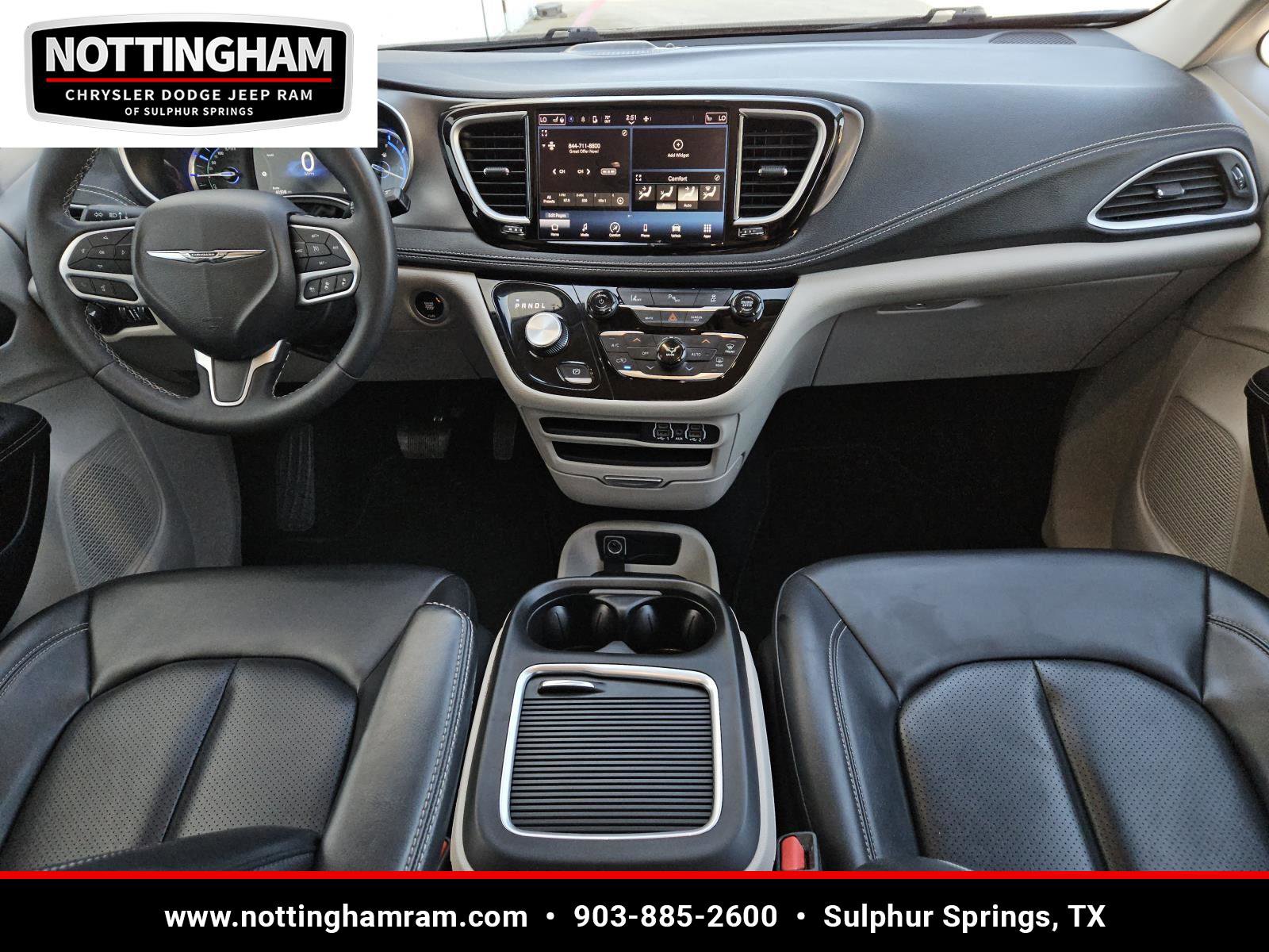 Used 2023 Chrysler Pacifica Touring-L image 10