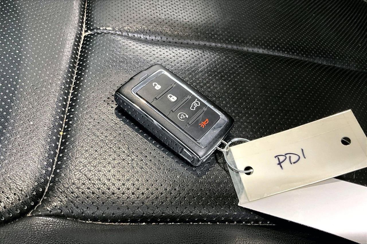 Used 2023 Jeep Grand Cherokee L Limited w/ Luxury Tech Group II image 19