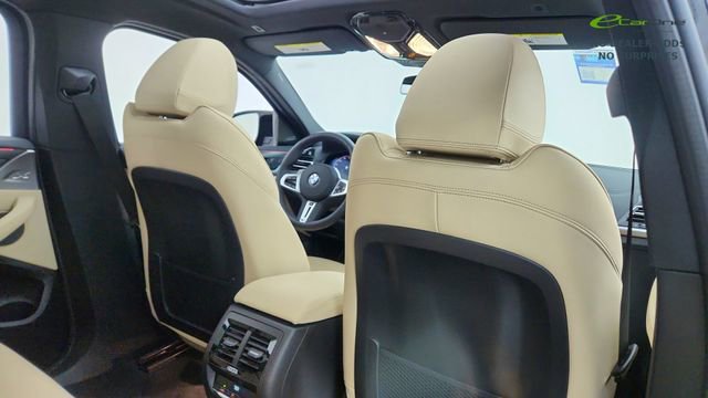Used 2025 BMW X4 M40i w/ Premium Package image 27