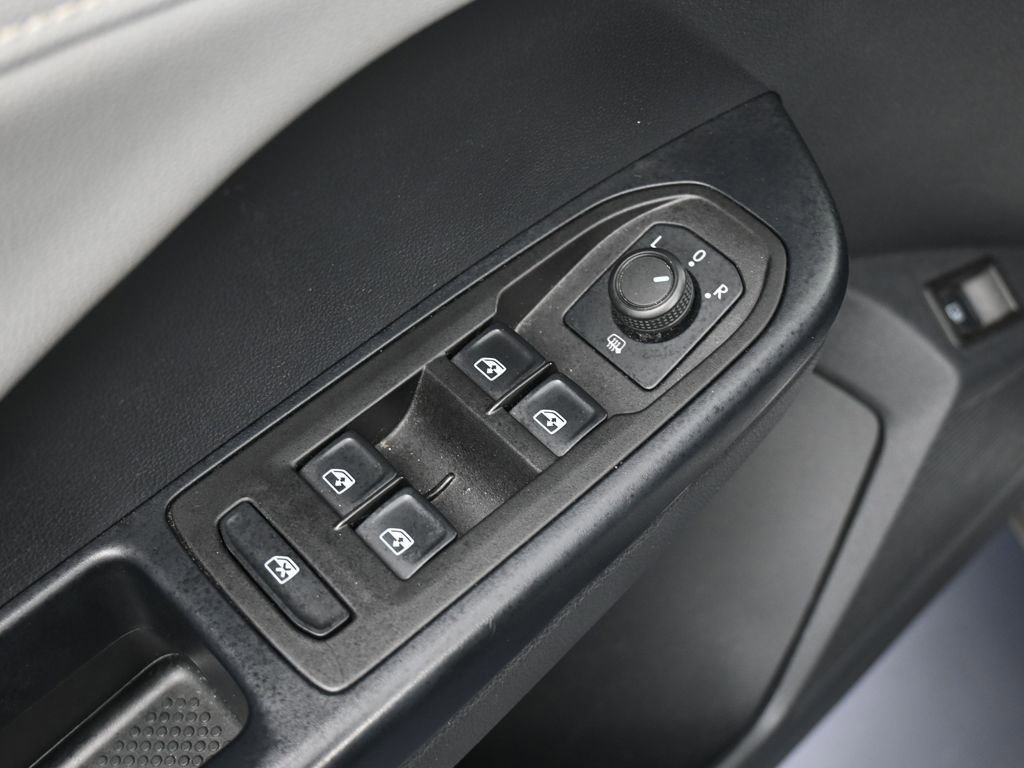 Used 2024 Volkswagen Taos SE image 17