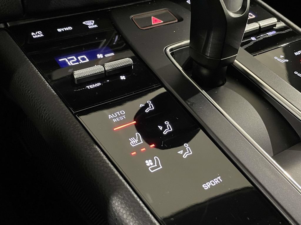 Certified 2024 Porsche Macan AWD/4WD image 33