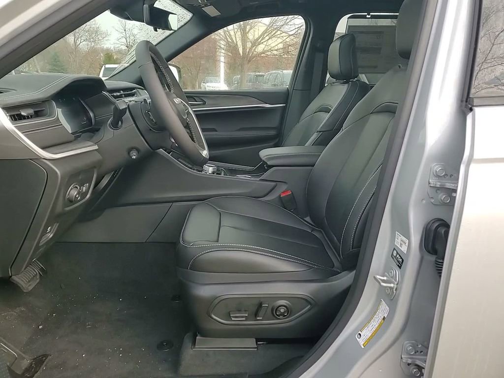 New 2025 Jeep Grand Cherokee Limited w/ Luxury Tech Group II image 26