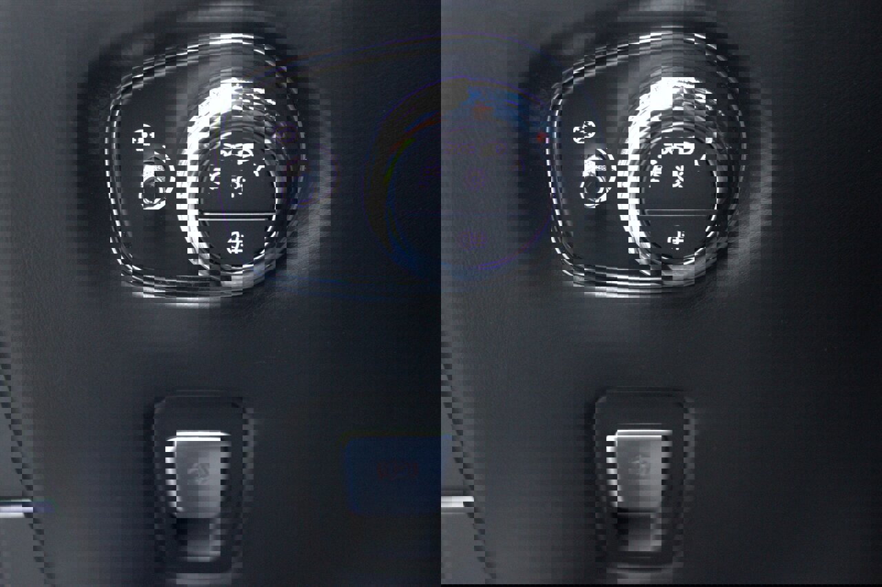 Used 2018 Aston Martin DB11 Coupe image 14