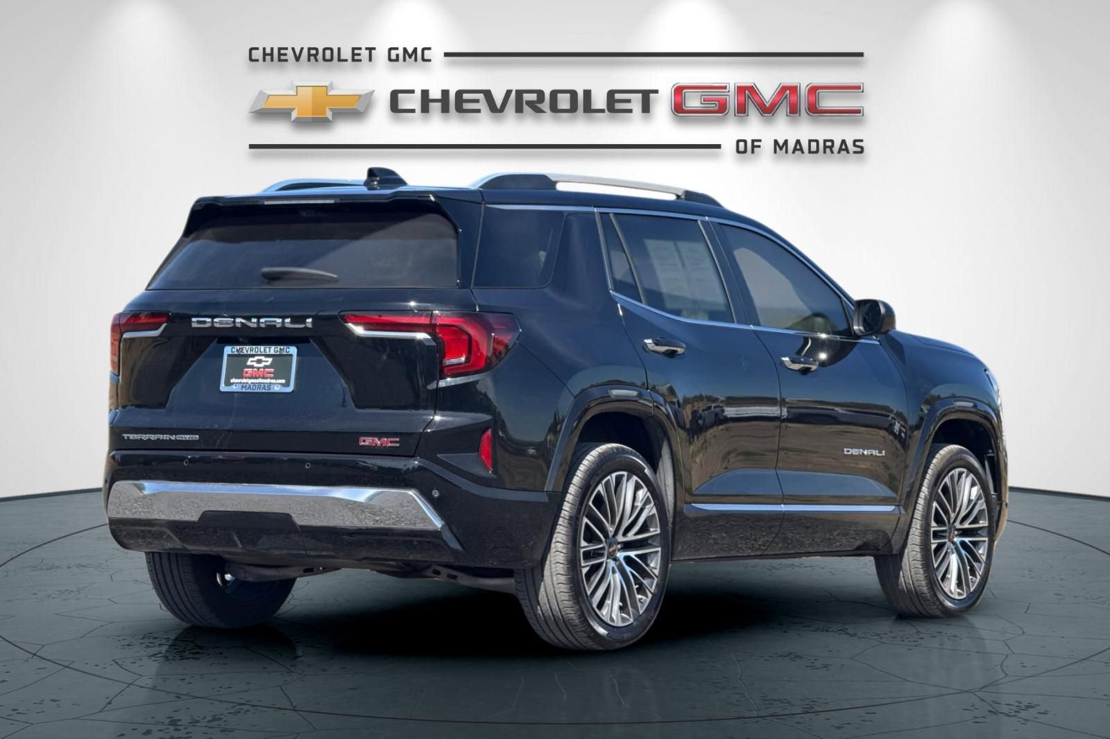 Used 2026 GMC Terrain Denali AWD/4WD image 3