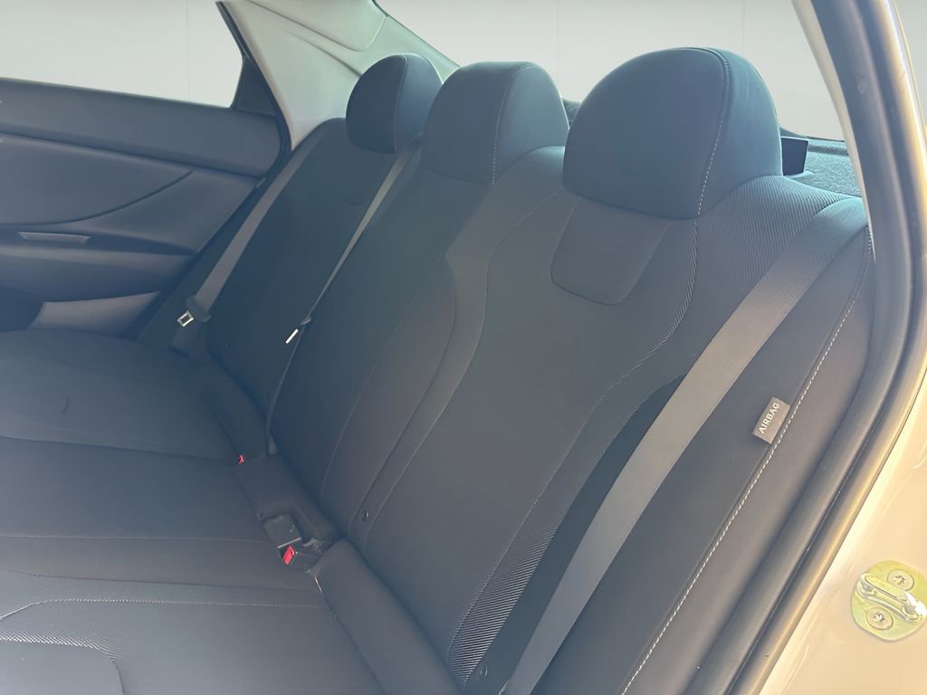 Used 2025 Hyundai Elantra SE FWD image 24