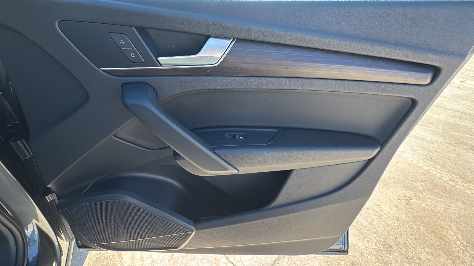 Used 2023 Audi Q5 2.0T Premium w/ Convenience Package image 30