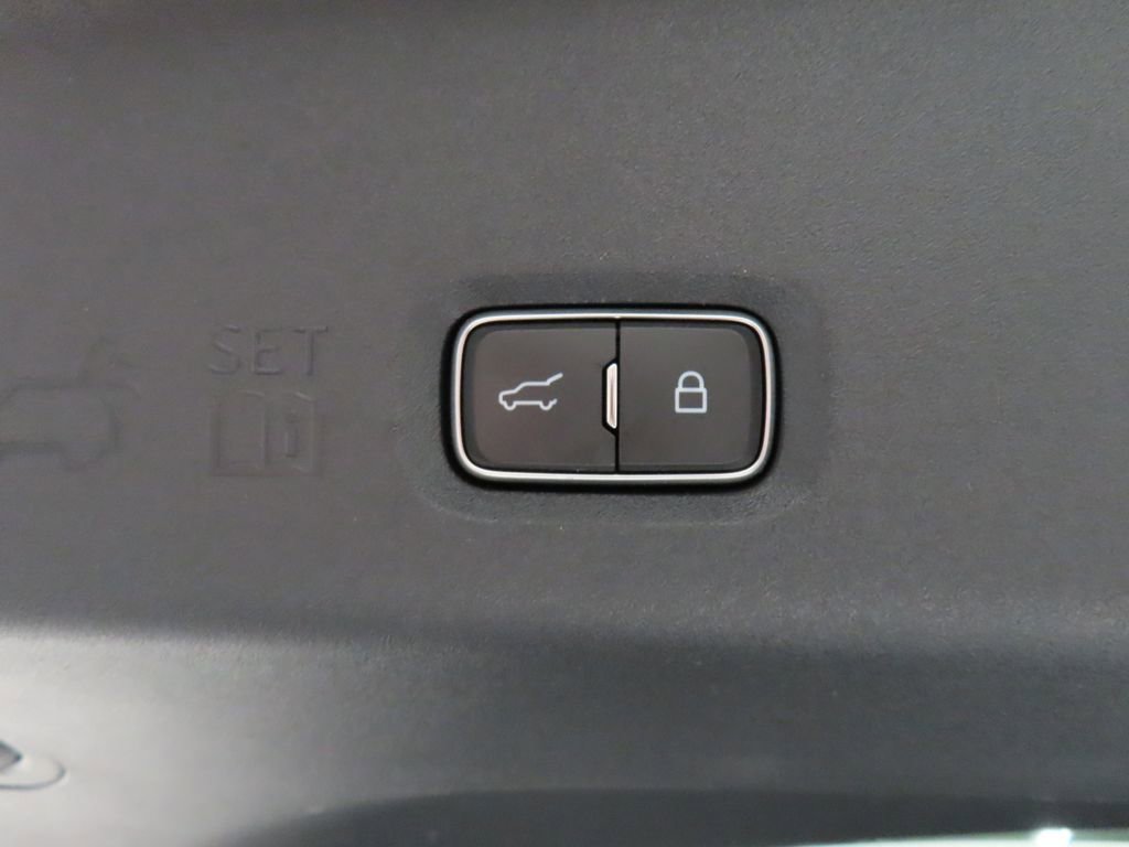 Used 2025 Ford Expedition Platinum w/ Platinum Ultimate Package AWD/4WD image 39