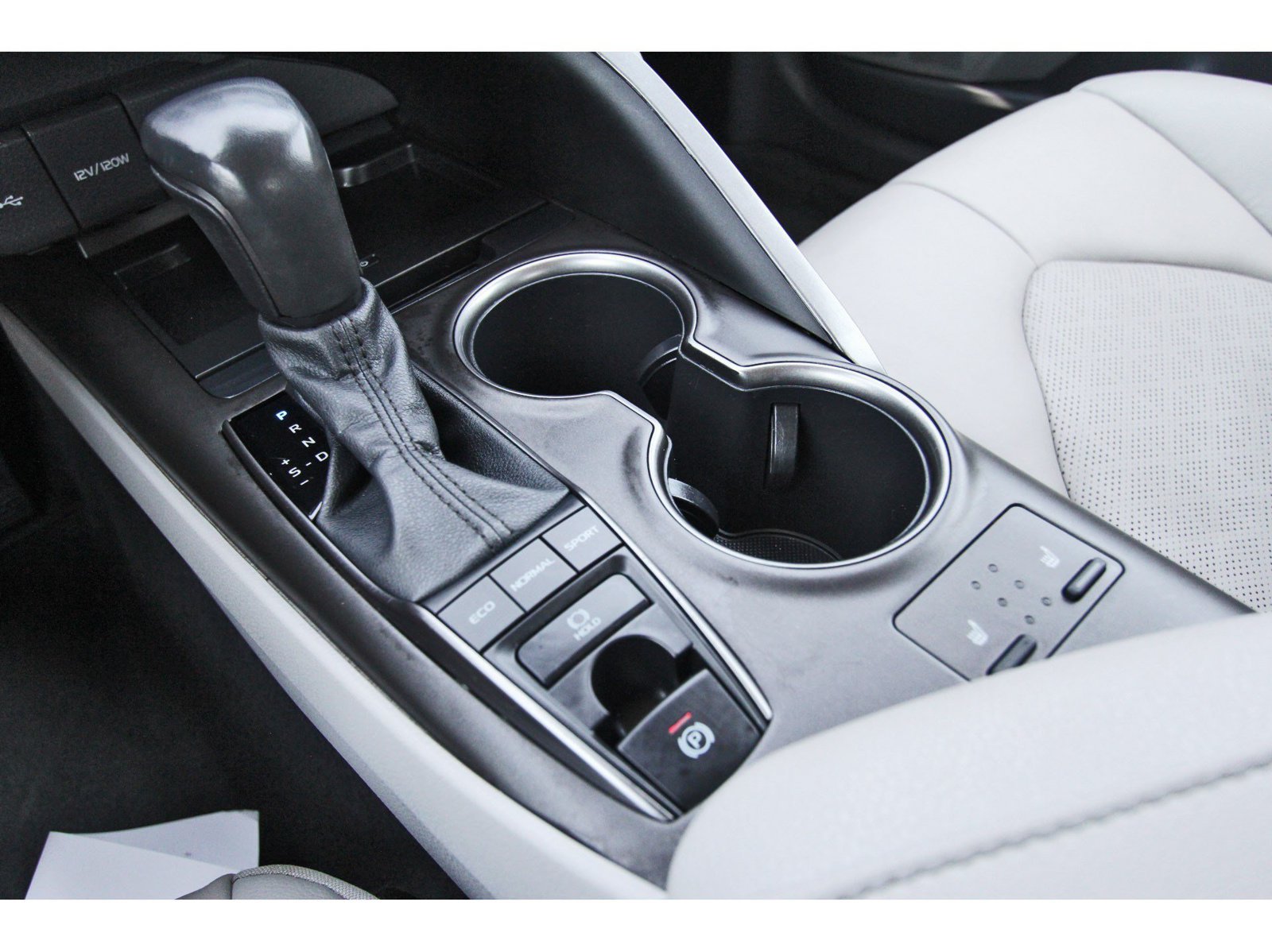 Used 2024 Toyota Camry XSE FWD image 29
