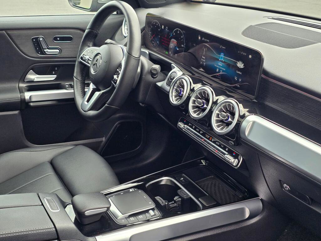 Used 2023 Mercedes-Benz EQB 300 4MATIC w/ Driver Assistance Package image 28