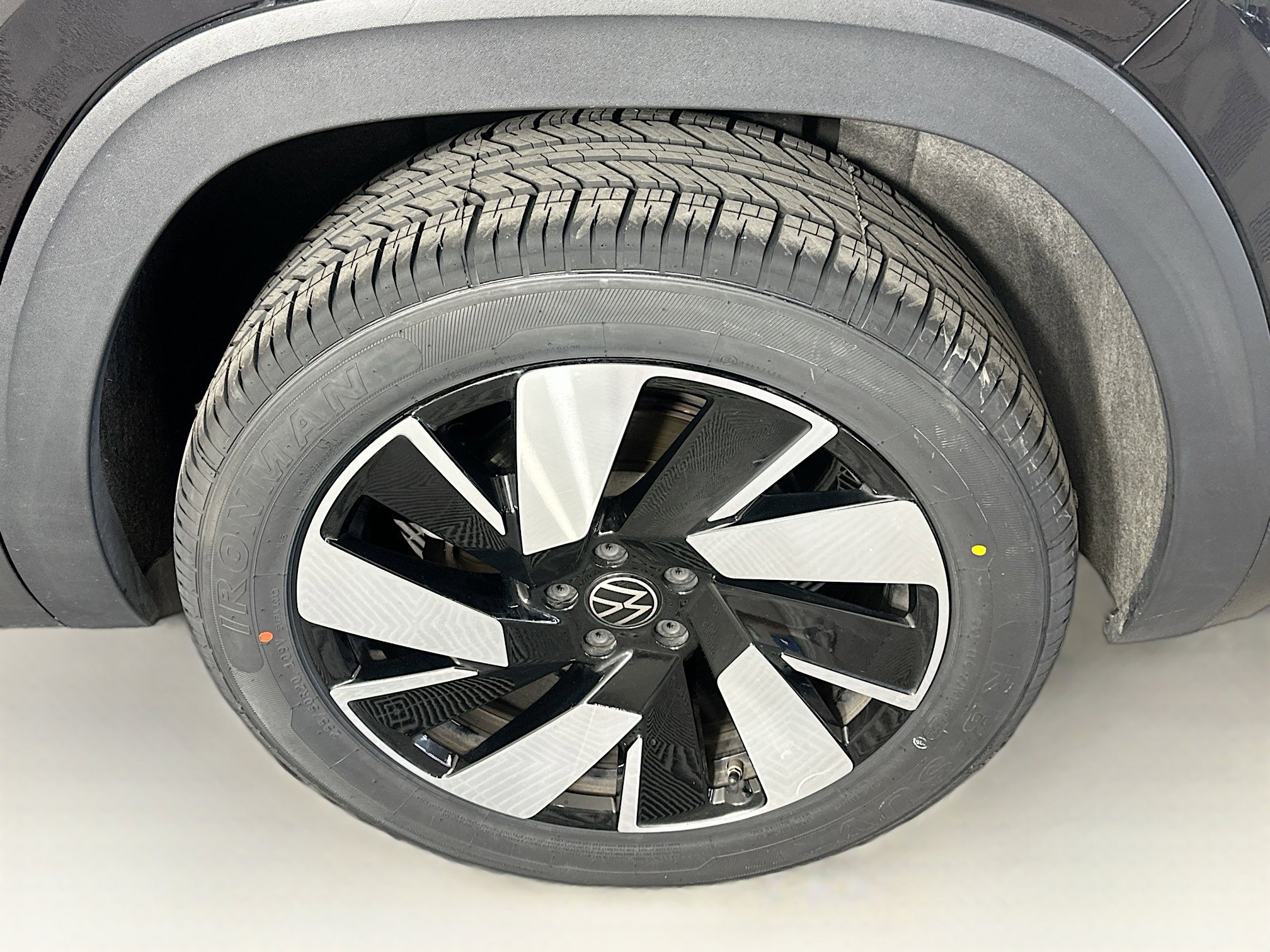 Used 2025 Volkswagen Atlas Cross Sport SE image 11