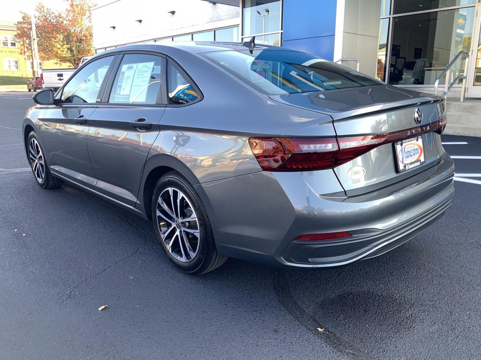 Used 2025 Volkswagen Jetta Sport image 5