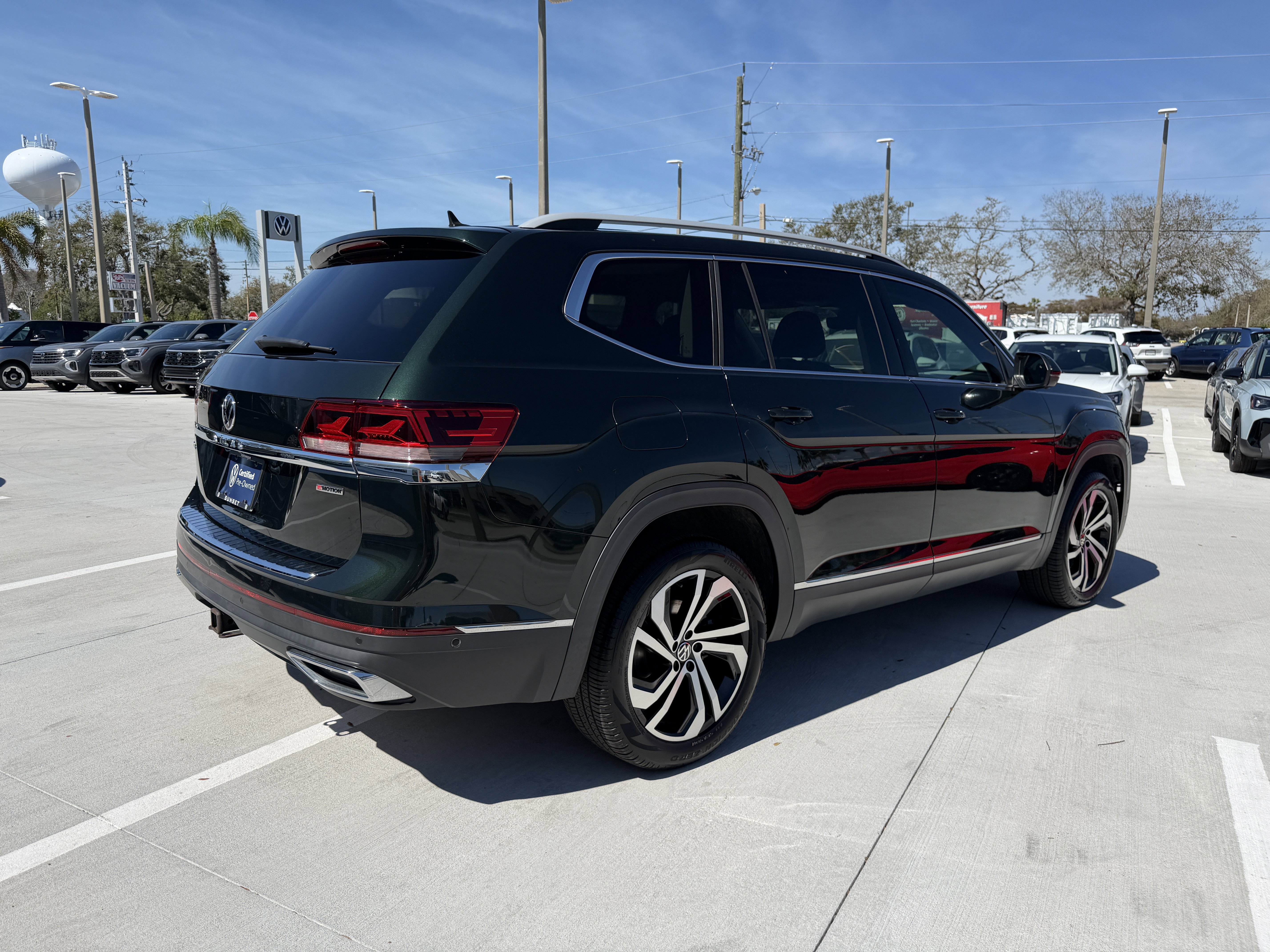 Used 2021 Volkswagen Atlas SEL Premium image 3