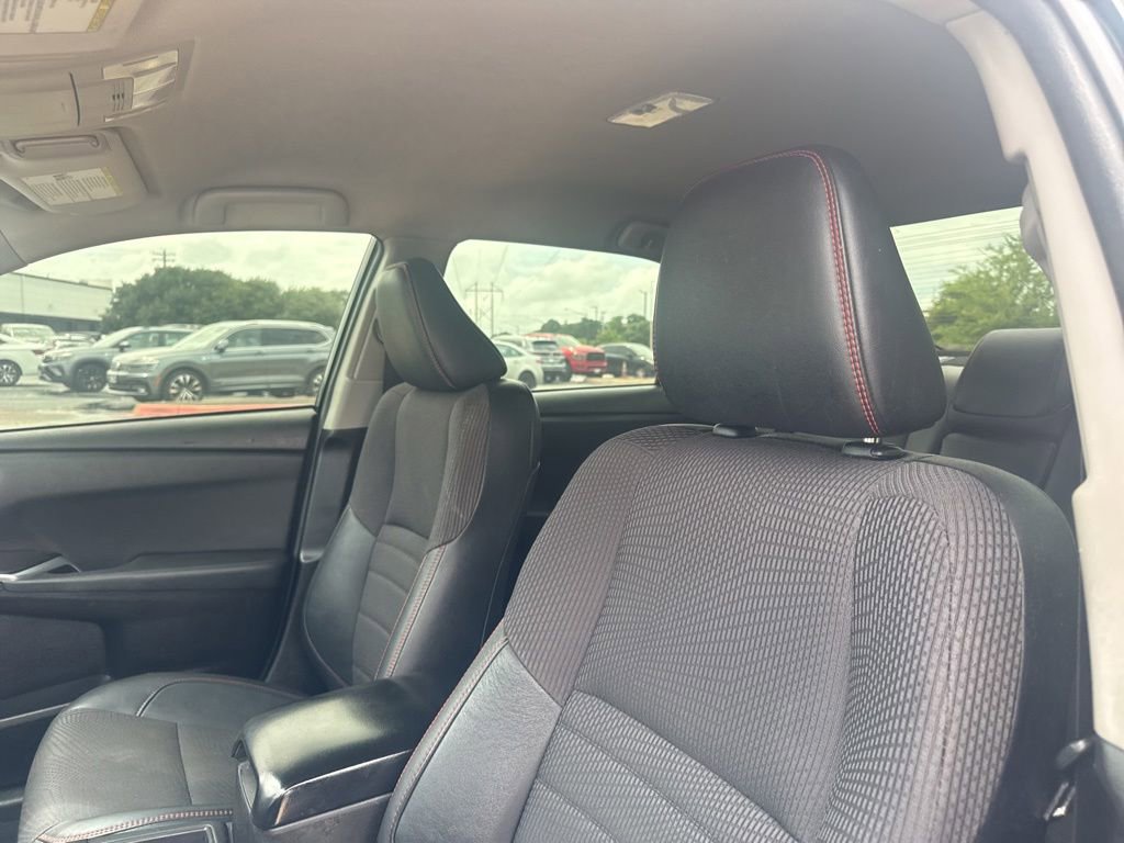 Used 2017 Toyota Camry SE FWD image 9