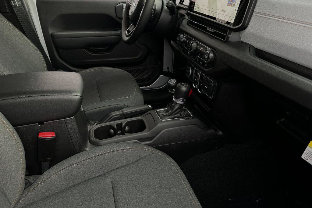New 2024 Jeep Wrangler Unlimited w/ Convenience Group AWD/4WD image 12