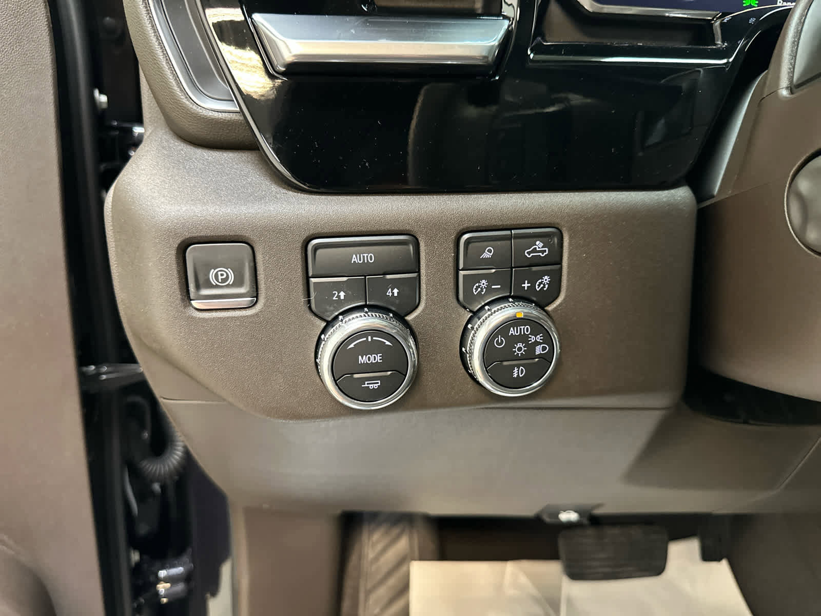 New 2026 GMC Sierra 1500 SLT w/ SLT Convenience Package image 14