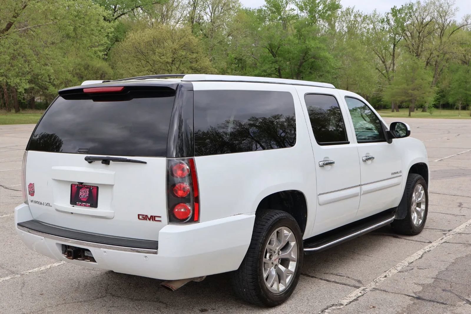 Used 2008 GMC Yukon XL Denali AWD/4WD image 5