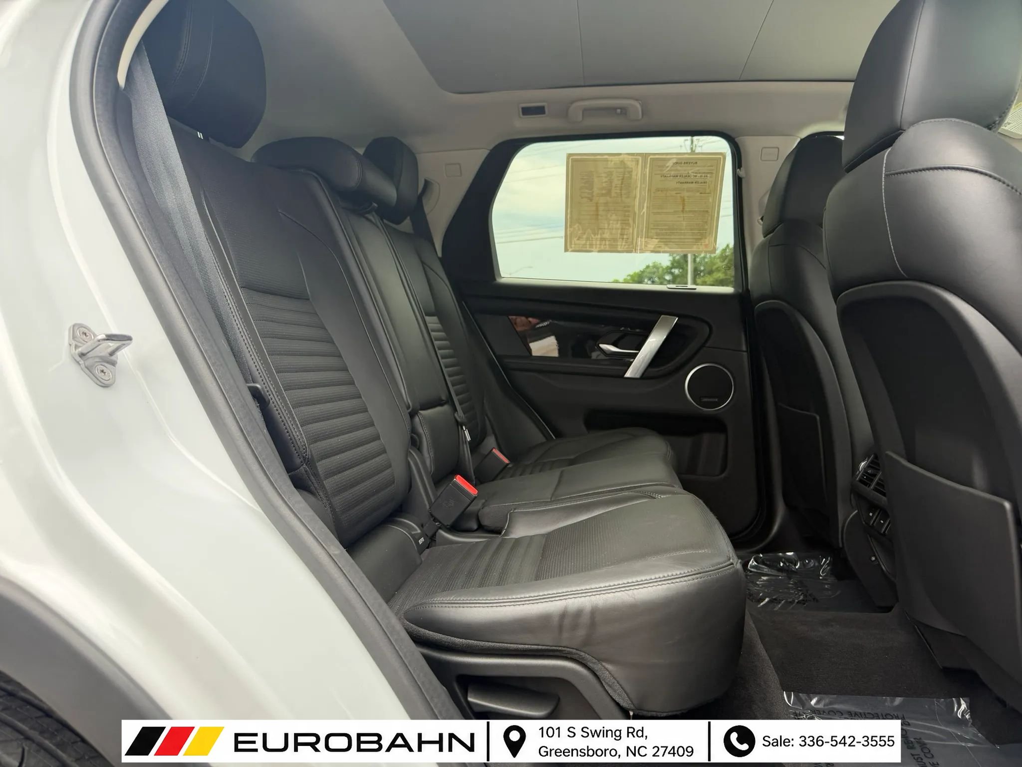 Used 2020 Land Rover Discovery Sport SE AWD/4WD image 17