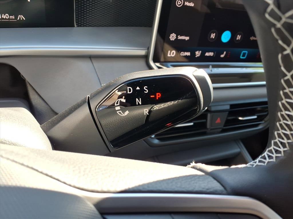 New 2025 Volkswagen Tiguan SE image 16