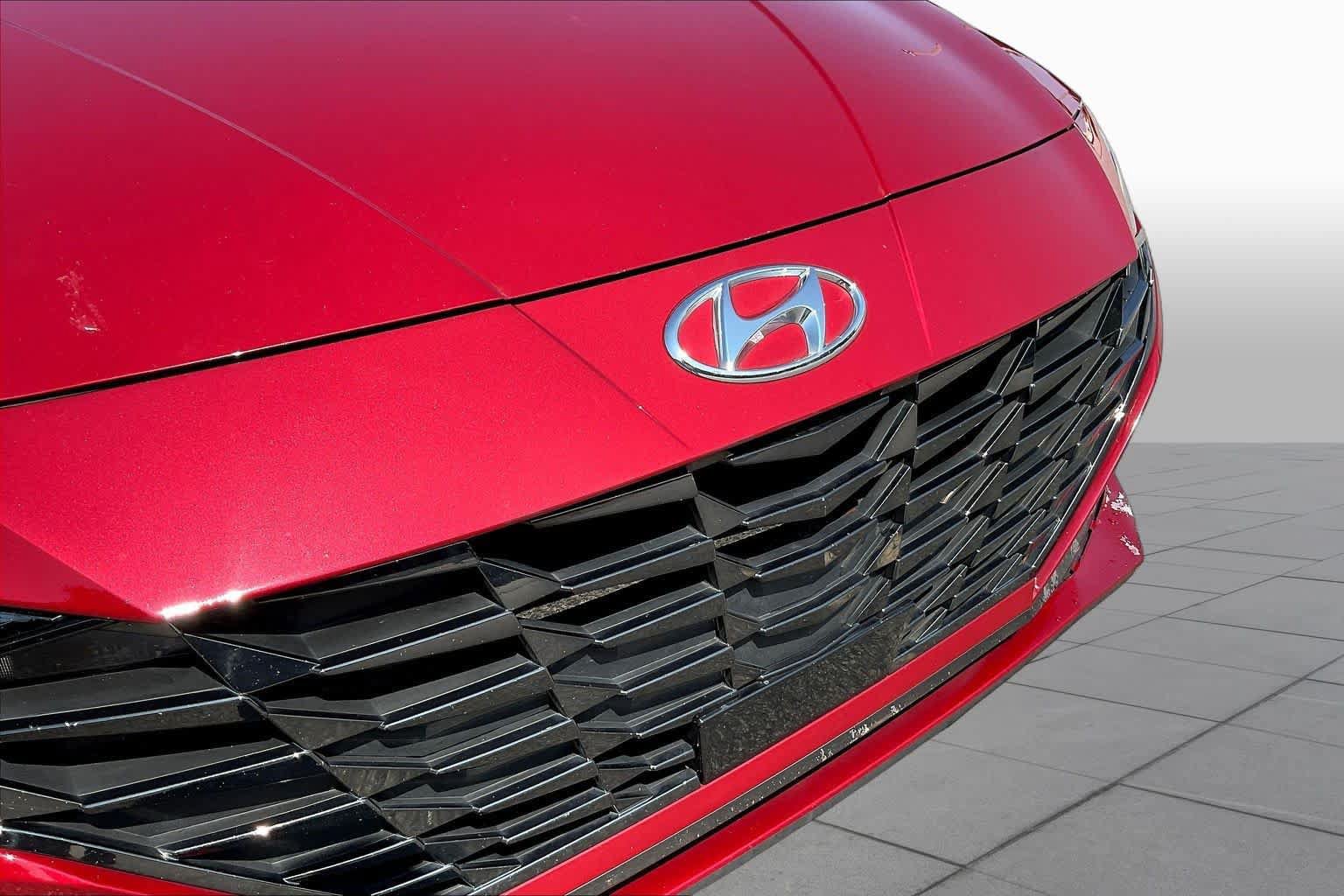 Used 2022 Hyundai Elantra Limited FWD image 30