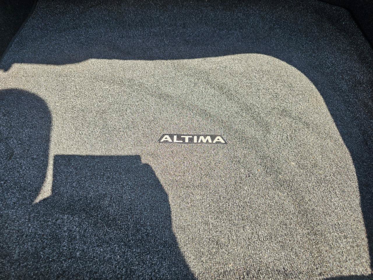 Used 2012 Nissan Altima 3.5 SR FWD image 19