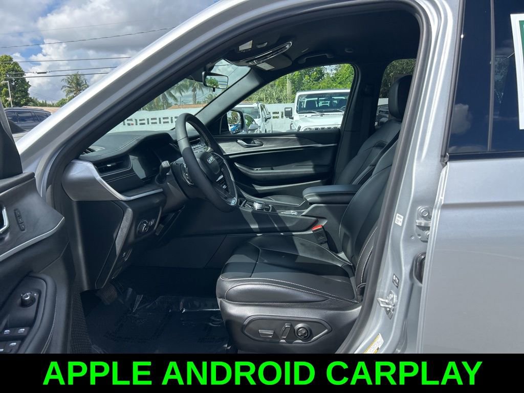 Certified 2025 Jeep Grand Cherokee Limited w/ Black Appearance Package image 11