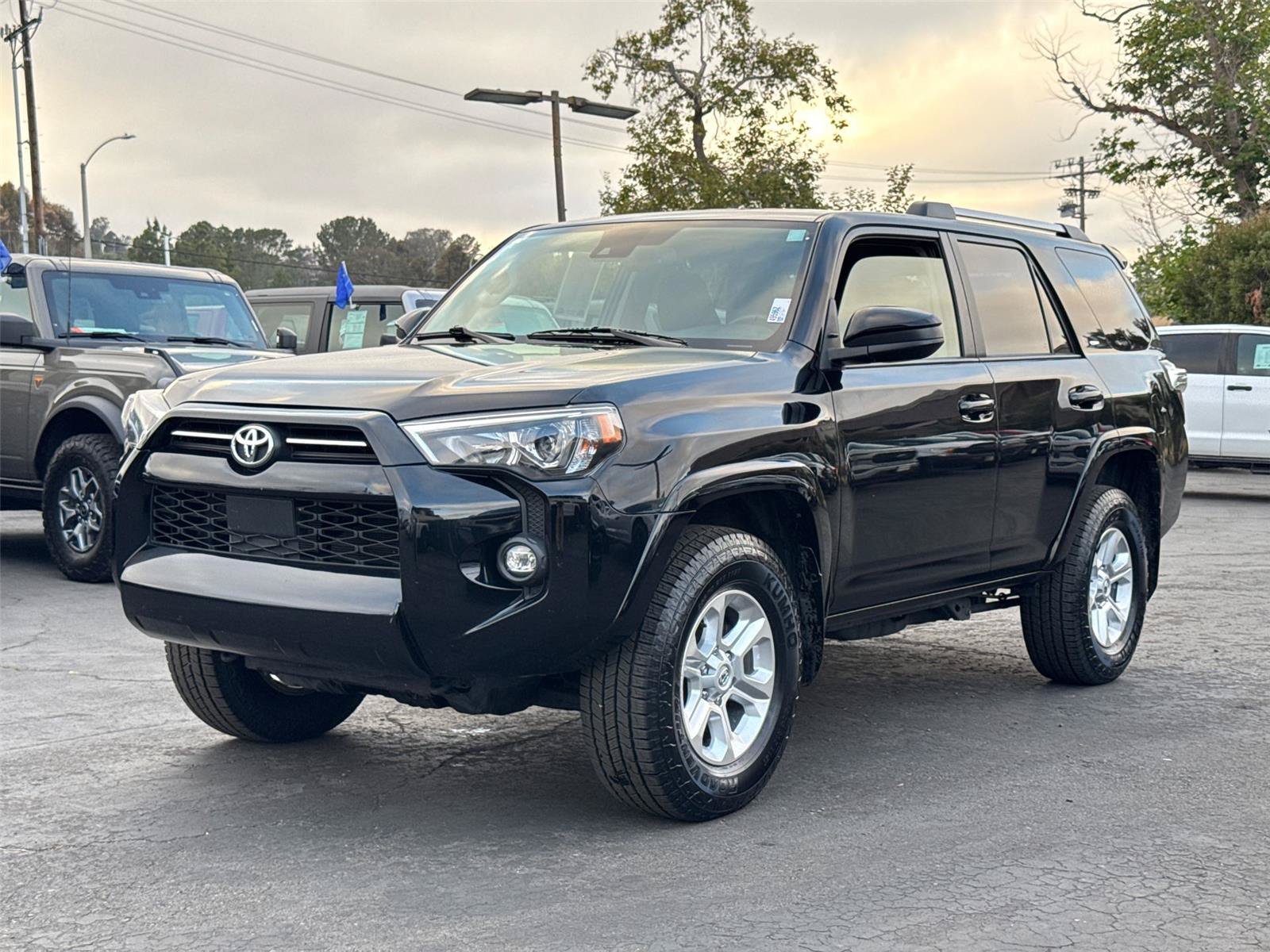 Used 2024 Toyota 4Runner SR5 AWD/4WD image 4