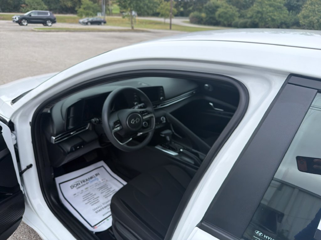 Used 2022 Hyundai Elantra SEL FWD image 15