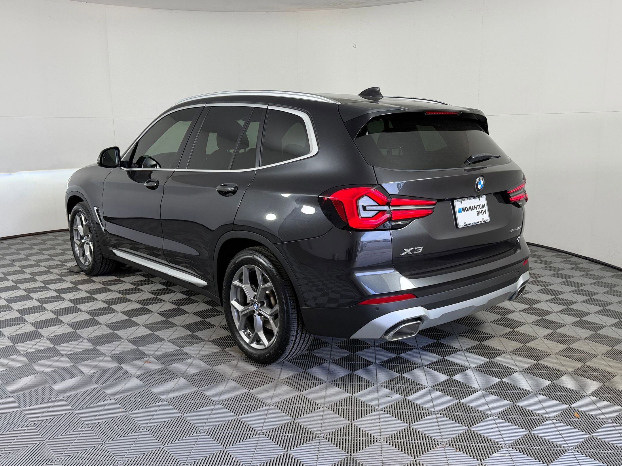 Used 2023 BMW X3 sDrive30i w/ Convenience Package RWD image 3