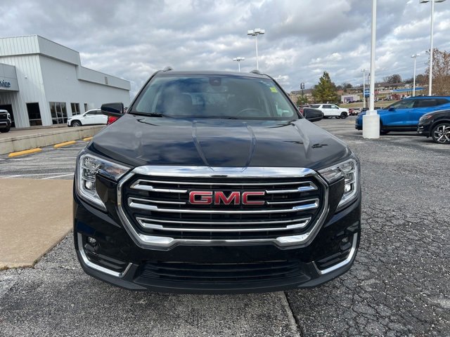 Used 2023 GMC Terrain SLT image 3