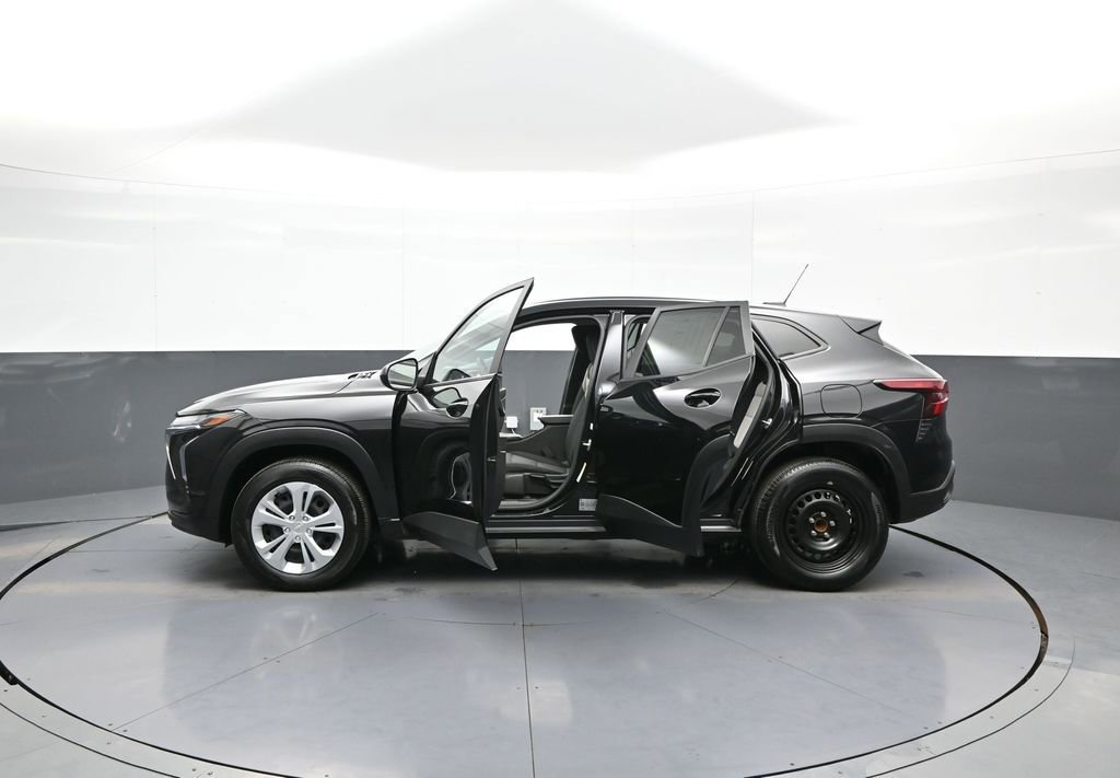 Used 2024 Chevrolet Trax LS w/ Driver Confidence Package image 42