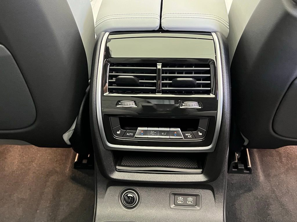 New 2026 BMW X7 xDrive40i w/ M Sport Package image 10