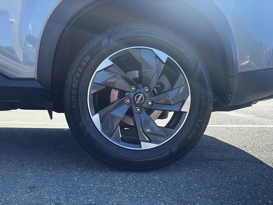 Certified 2025 Nissan Rogue SV AWD/4WD image 10