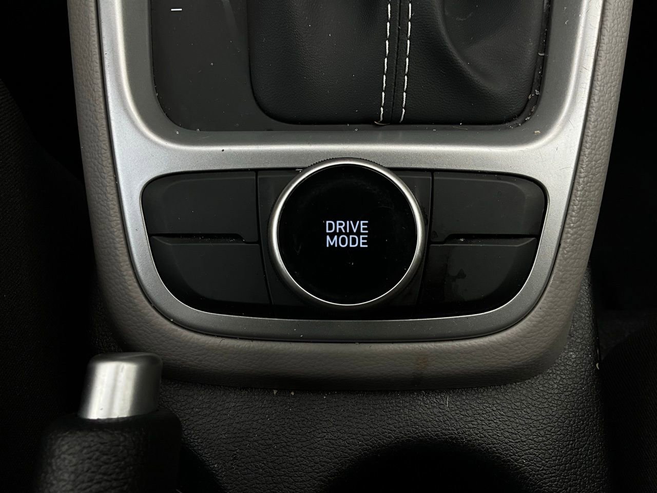 Used 2025 Hyundai Venue SEL image 23